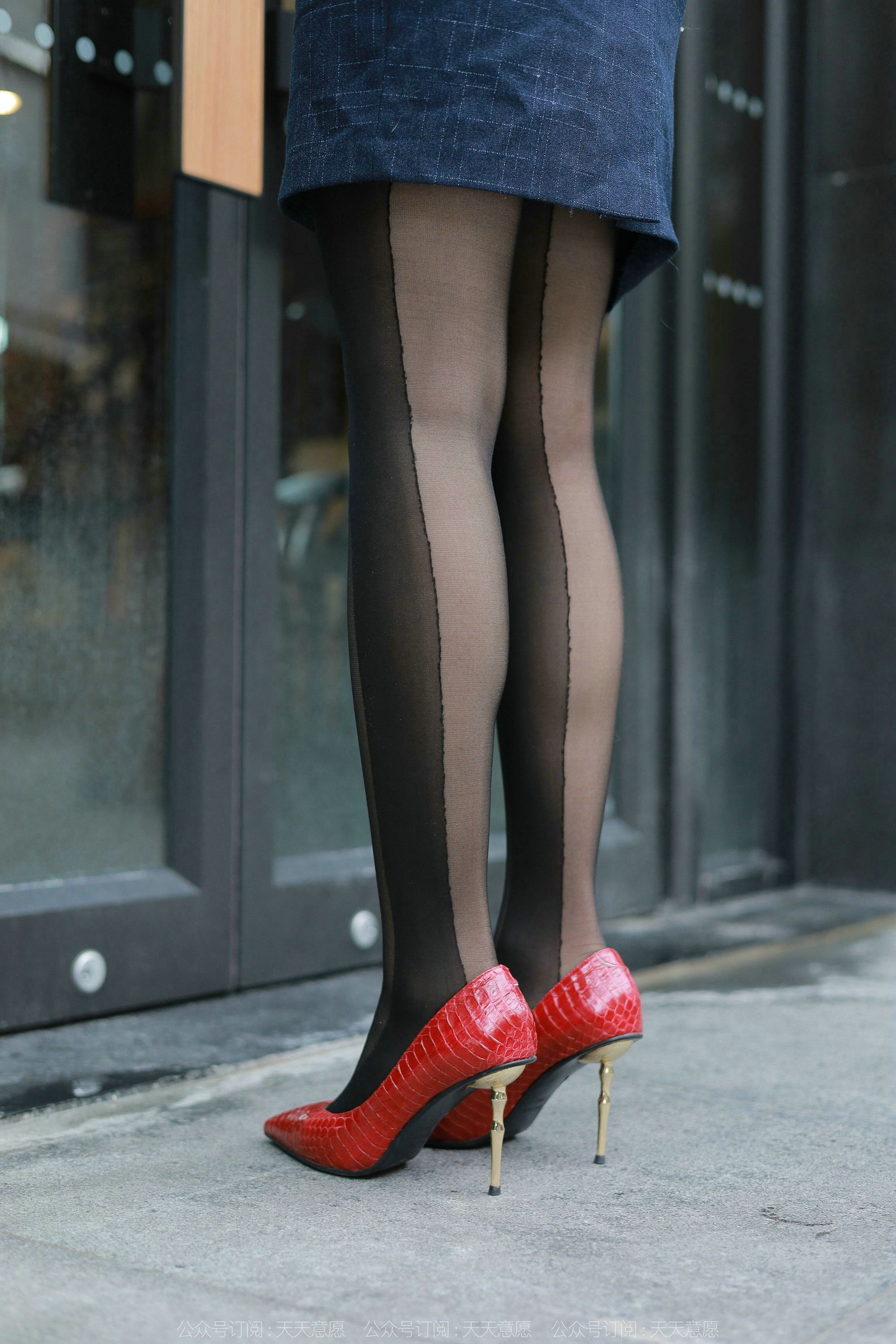 [异思趣向IESS] 模特：小婕《红鞋职业装》