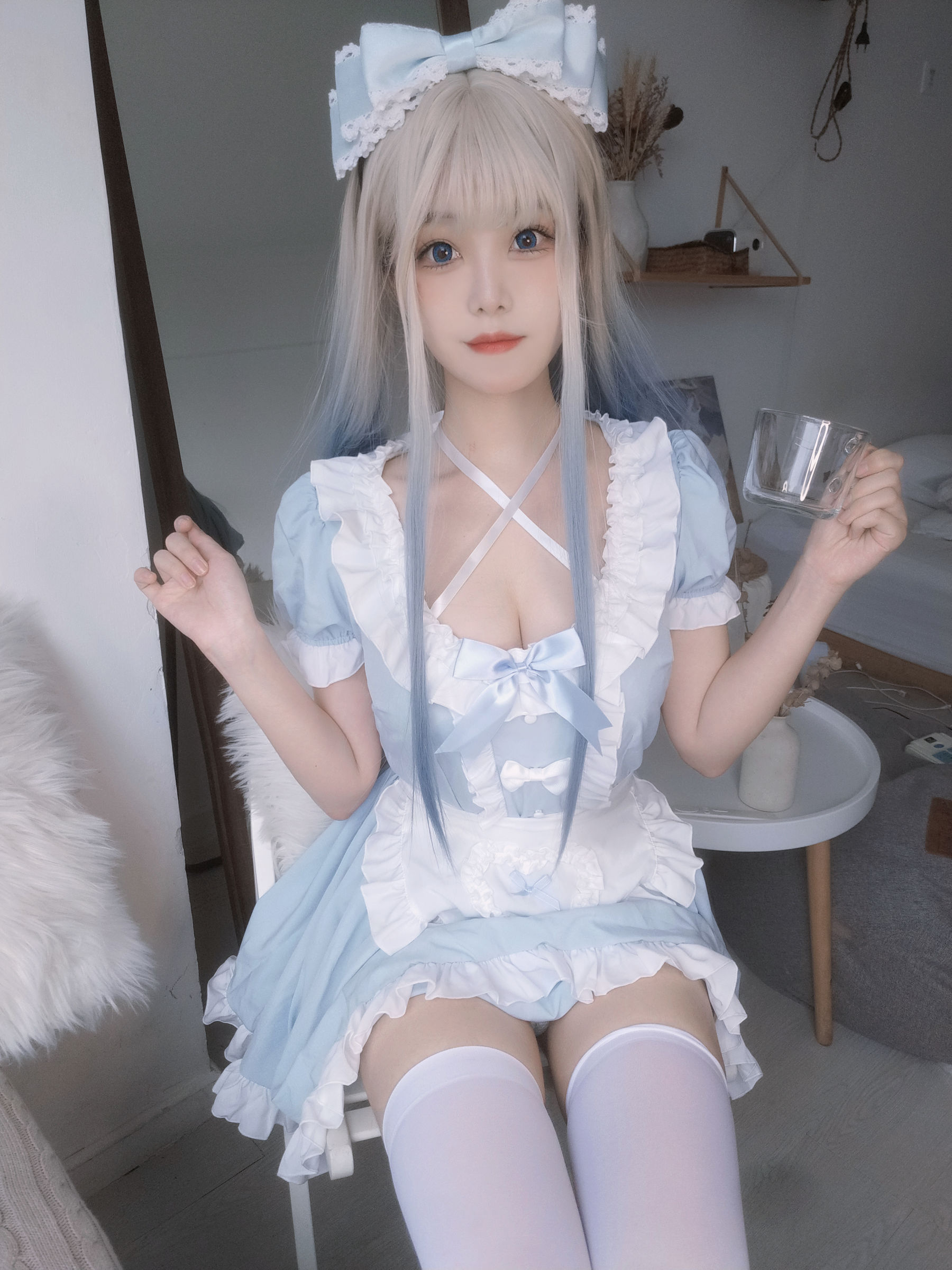 View - [网红COSER] 萌系小姐姐蜜汁猫裘 - 蓝女仆 - 图库库