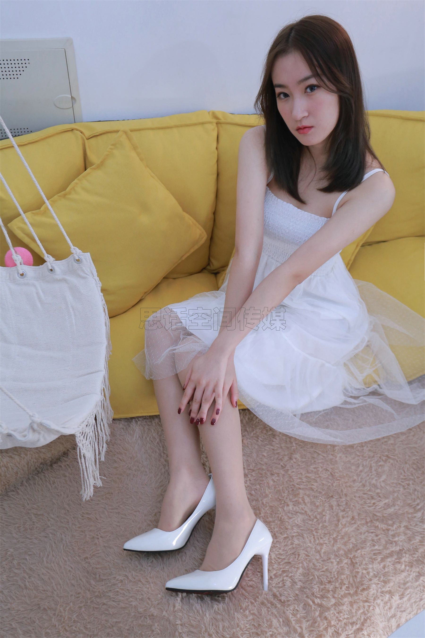 [思话SiHua] SH153  (新模）Reya 小白裙下的美腿 - 图库库