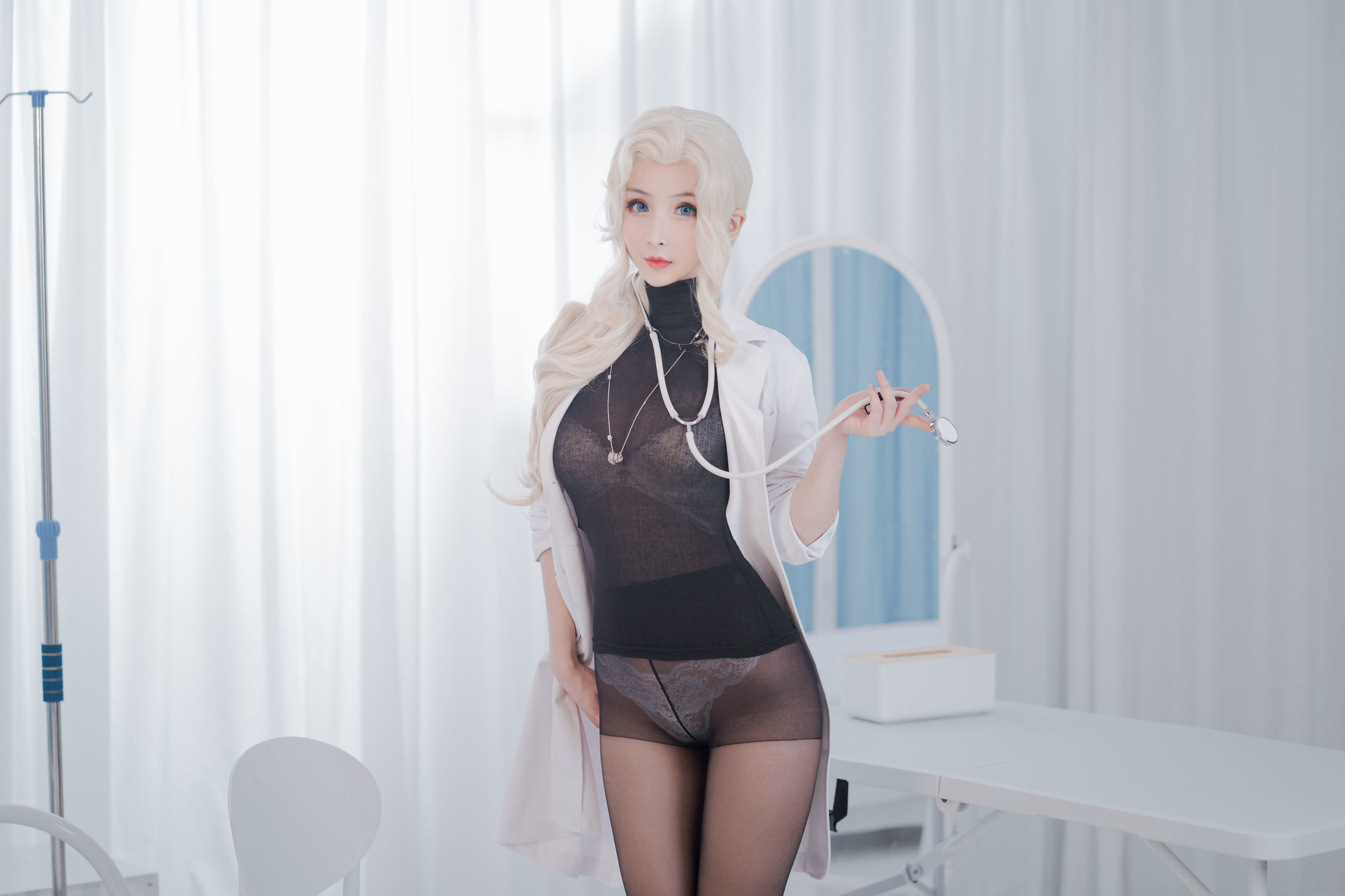 [网红COSER] COS福利rioko凉凉子 - 透视装的校医大姐姐 - 图库库