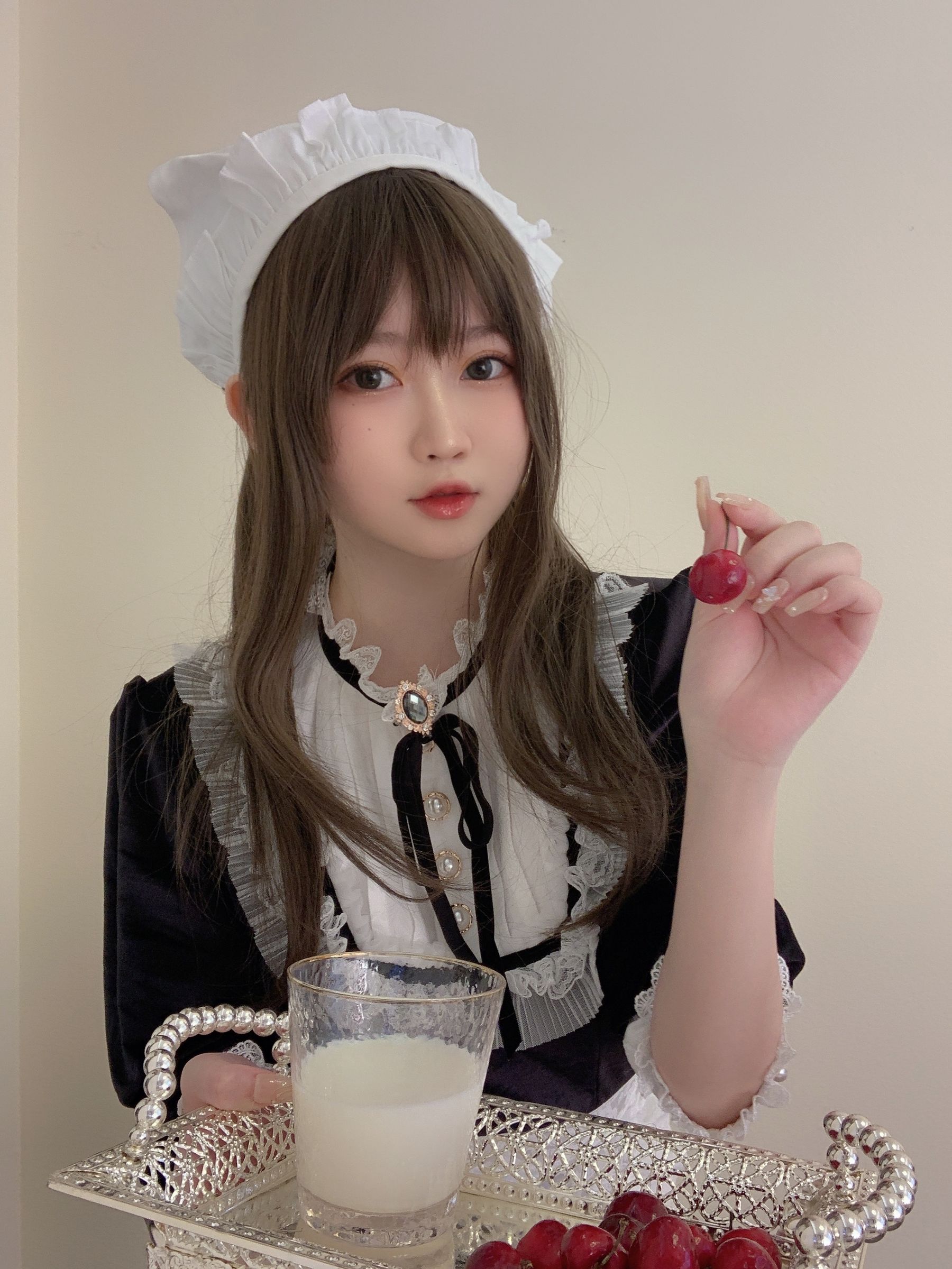 [福利COS] 蜜桃少女是依酱呀 - 女仆馆长